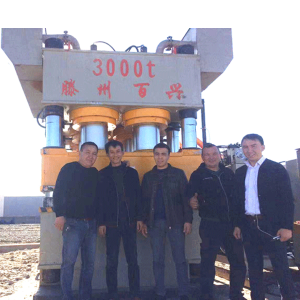 3000吨门板压花机在哈萨克斯坦客户与技术员的合影拍照